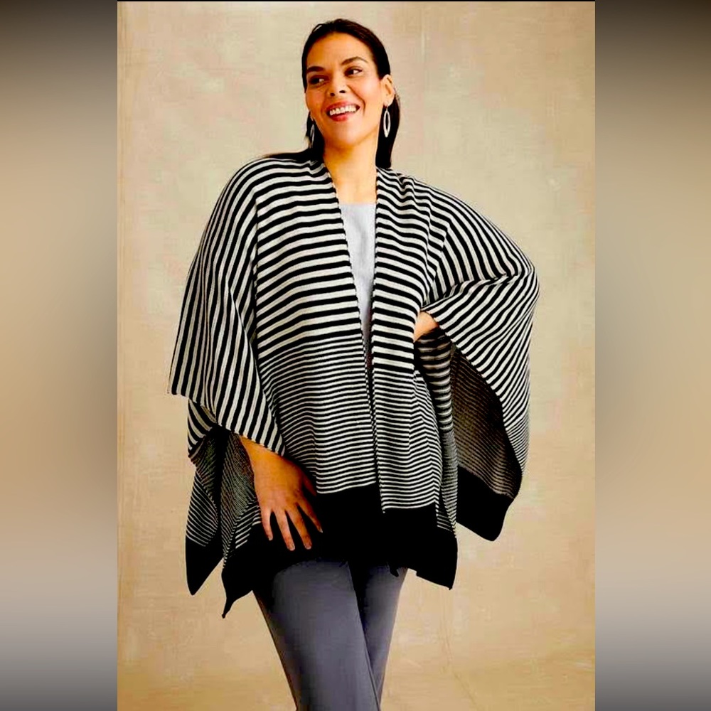 Lane Bryant Pancho Black Ivory Striped Super Soft Pancho in EUC